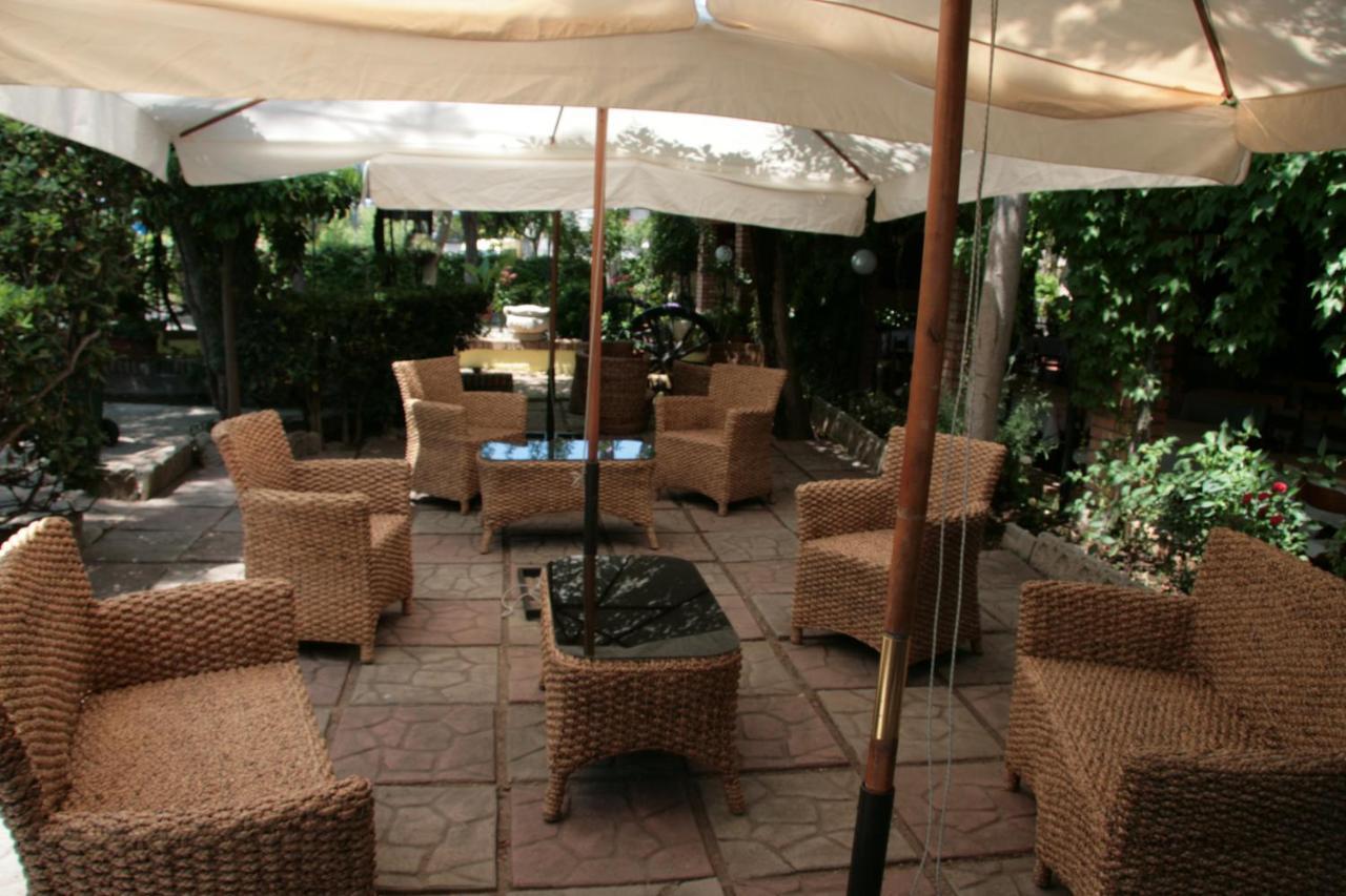 Hotel Ristorante Solari Briatico Exteriör bild